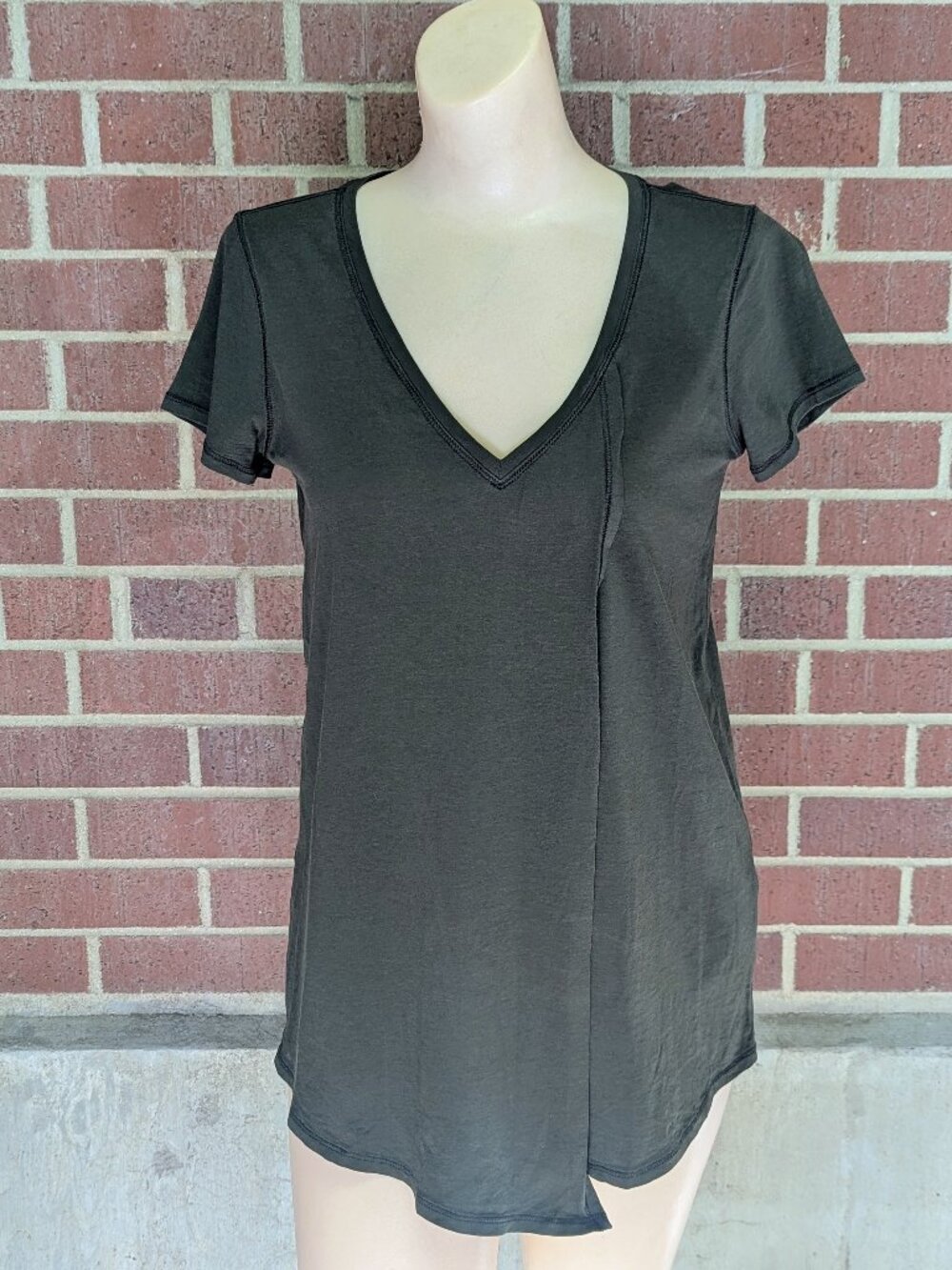 Lululemon Knot a Problem Tee Women’s 6 Twist Front Olive Green Activewear Top